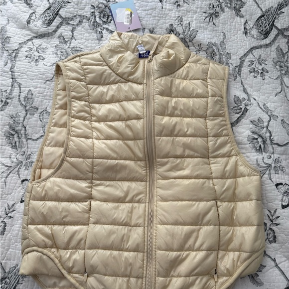 Navy Quilted Vest with Insulated Warmth and Lightweight Design - Picture 1 of 6